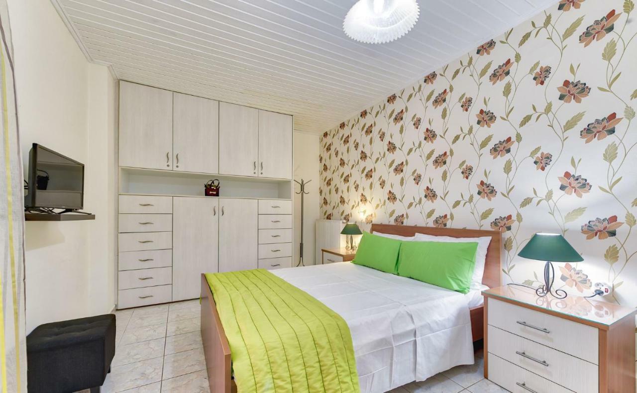 Ina Apartment Kalamákion Exteriör bild